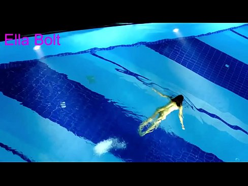 ❤️ No puedo dejar de mirar, joven rubia pillada nadando desnuda en la piscina del complejo ELLA BOLT ❤️ Porno casero en es.pornoreino-com.ru ❌️